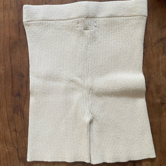 Urban Outfitters Sassi Biker Shorts - Picture 4 of 5